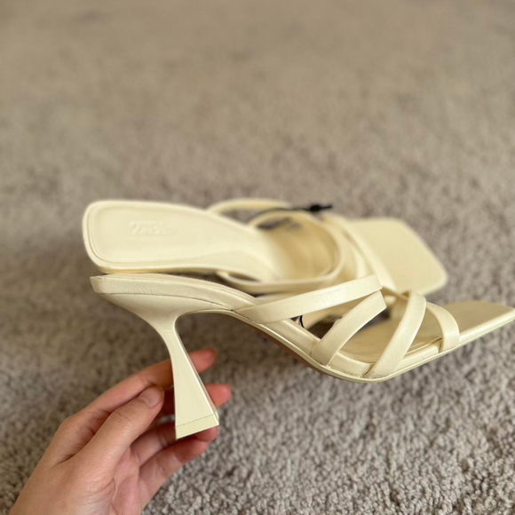 sandals - Picture 4 of 8